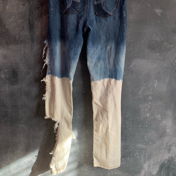 Epic Threads Ombré Bleached Shredded Skinny Jeans - Picture 4 of 5